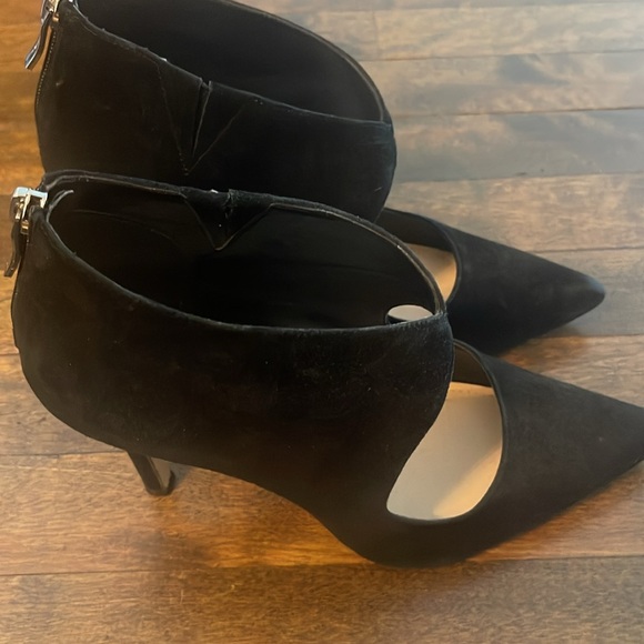 BCBG pumps - Picture 2 of 8